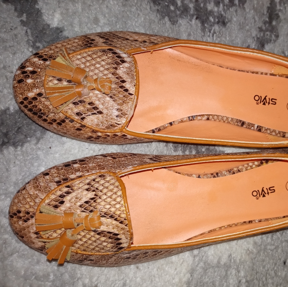 LADIES FLATS BY STYLO